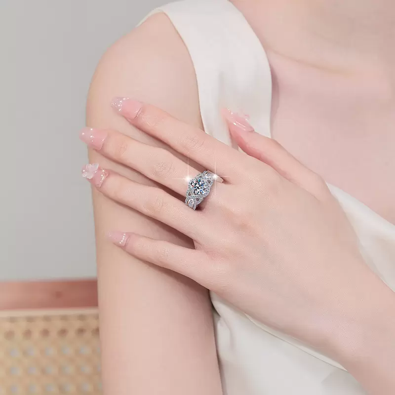 925 Sterling Silver Ring with 2CT D Color Moissanite - 图片 4